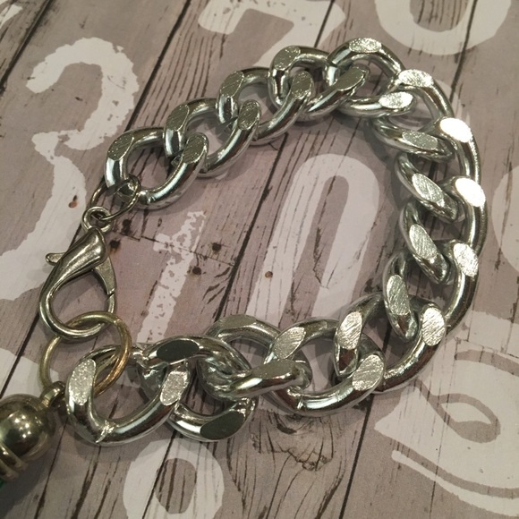 Link Bracelet with Tassel Silver and Green - Picture 3 of 3